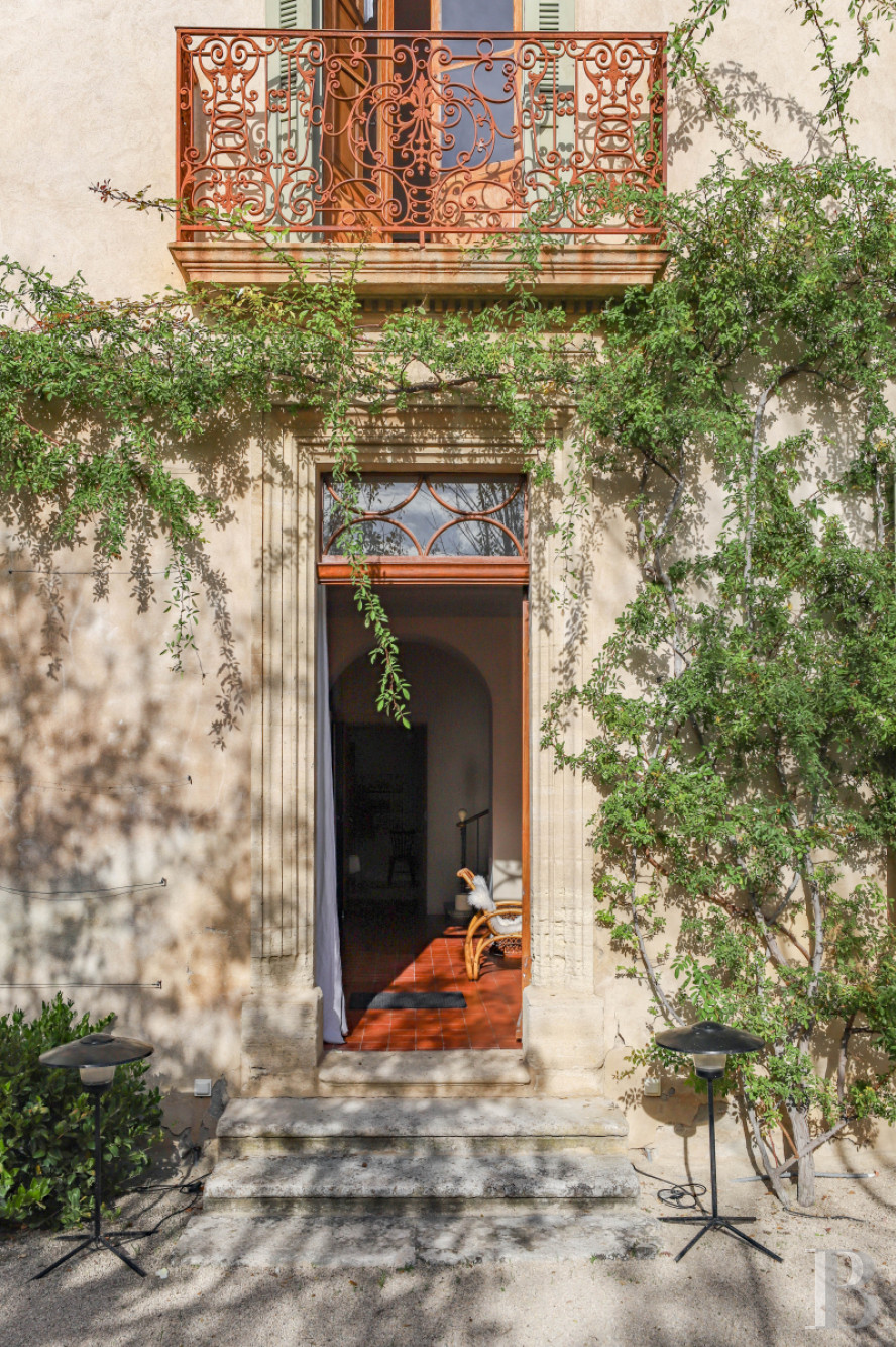 Dans les Alpes-de-Haute-Provence, au sud de Forcalquier, une maison de village traditionnelle et audacieuse - photo  n°3
